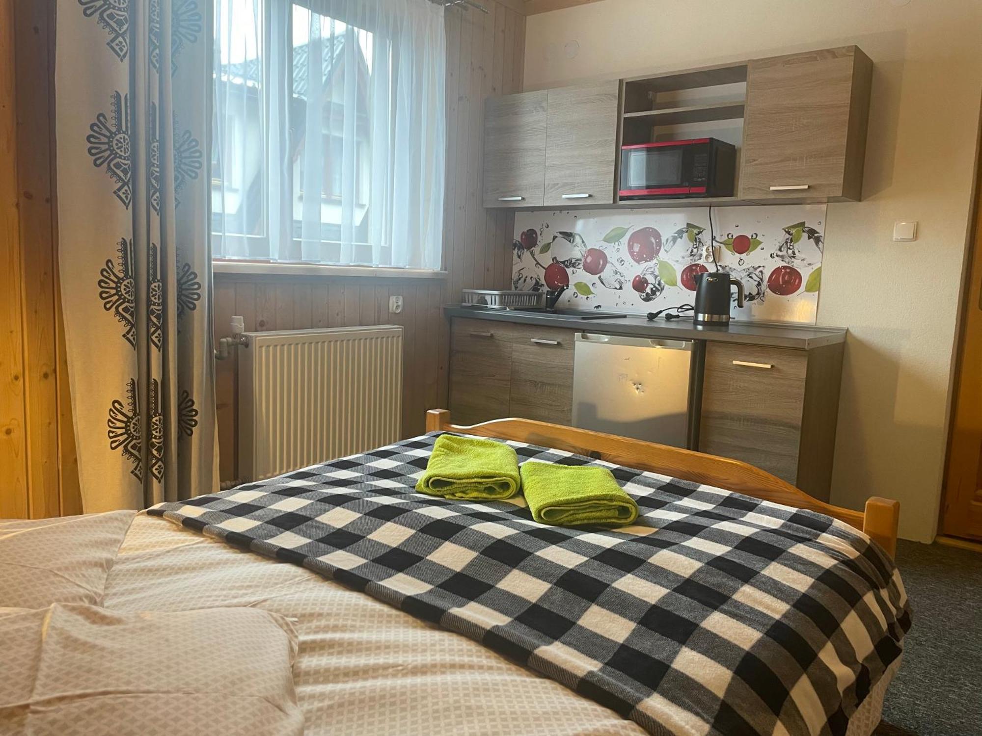 U Wajdy Apartment Ciche Małe Екстериор снимка